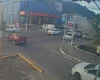 Câmera registra momento de engavetamento envolvendo caminhões e carros