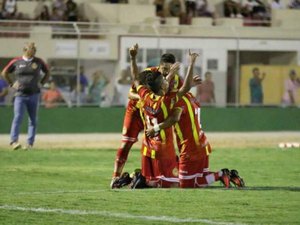 Juazeirense vence Globo RN e larga na frente nas semifinais da Série D