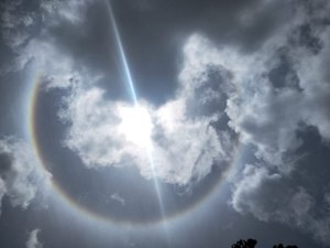 Halo Solar aparece no céu e encanta moradores da região Norte de Alagoas