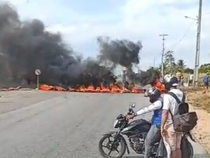 Moradores bloqueiam AL-115 em protesto contra falta de água em Igaci