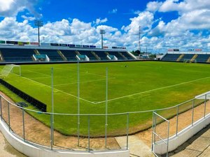 Equipe de esporte avalia manutenção do estádio municipal de Arapiraca