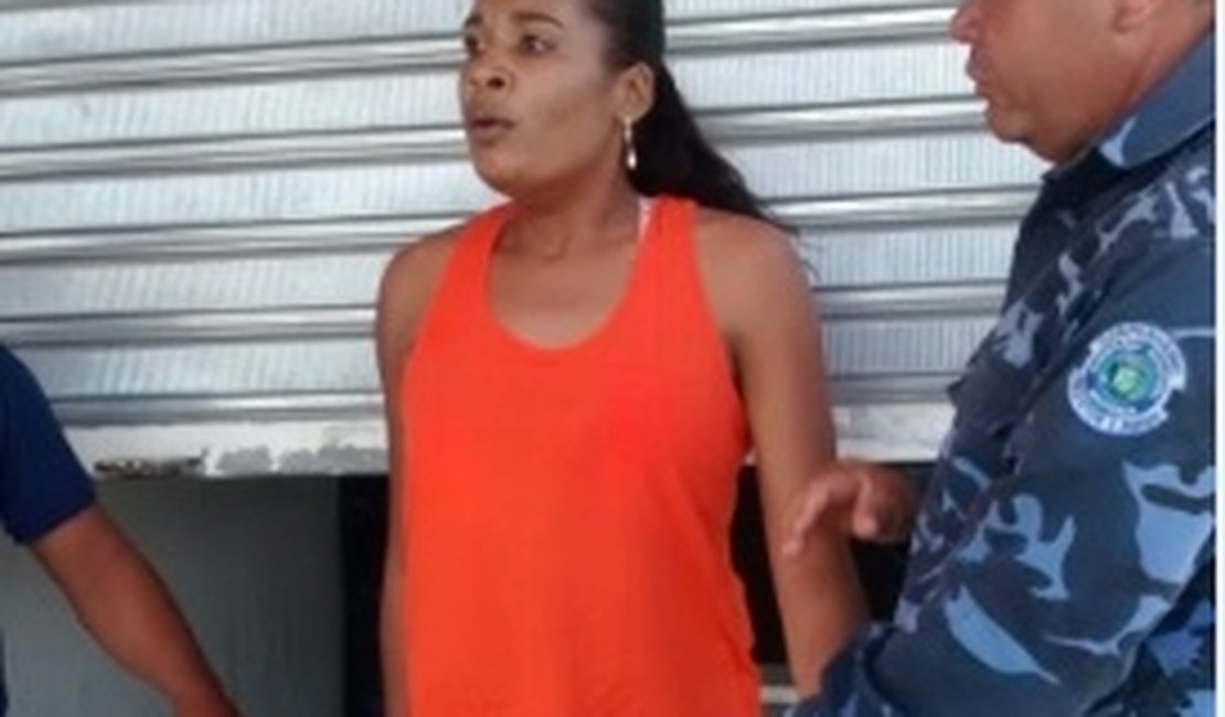 Mulher é presa suspeita de furtar loja no centro da cidade