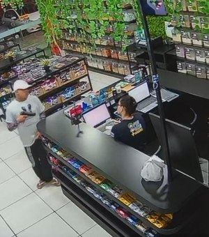 [Vídeo] Câmeras de segurança flagram assalto a loja na Serraria