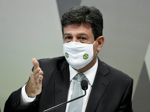 Renan Calheiros avalia depoimento de Mandetta na CPI