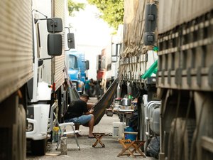 Após reunião com governo, caminhoneiros descartam paralisação