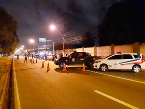 Operação Lei Seca flagra irregularidades e homem é preso por dirigir embriagado