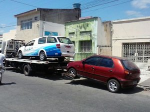 Bptran recolhe cinco veículos irregulares em Maceió