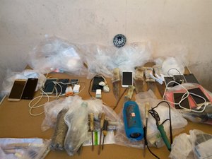 Inspeção apreende celulares, facas, espetos e drogas no Baldomero Cavalcanti