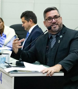 Leonardo Dias aprova lei que garante acesso de pais às bibliotecas escolares