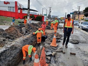 Obras em galeria na Avenida Gustavo Paiva seguem em andamento