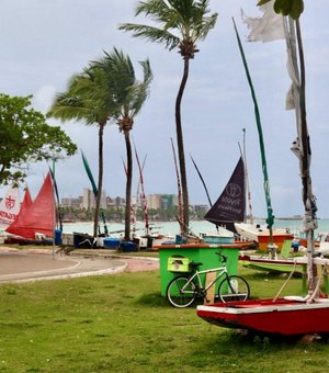 Prefeitura de Maceió define regras para a permanência de jangadas e embarcações na orla marítima