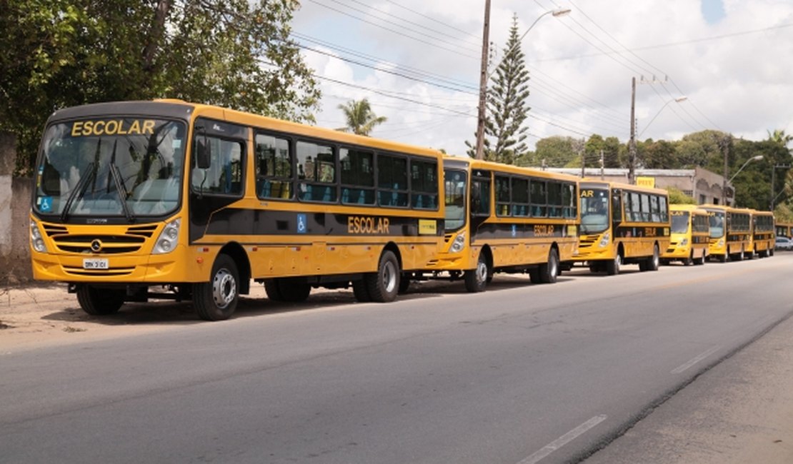 Prefeitura de Rio Largo entrega nova frota de ônibus à Educação municipal