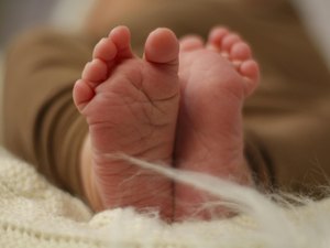 Homem dá tapa no rosto de criança, em BH, e diz que pensou ser bebê reborn