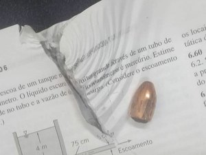 Livro para bala e salva aluno em local de chacina em Fortaleza