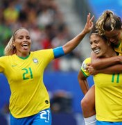 Seleção feminina desembarca em São Paulo após eliminação na Copa
