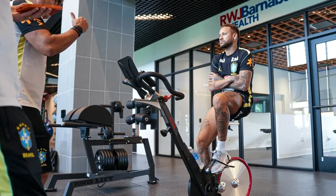 Neymar faz exames hoje para saber se estará na estreia do Brasil na Copa