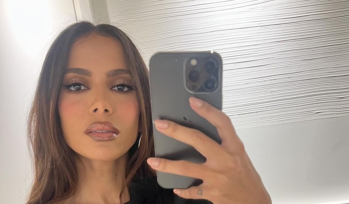 “Lili cantou”: entenda por que Anitta causou após surgir com um iPhone