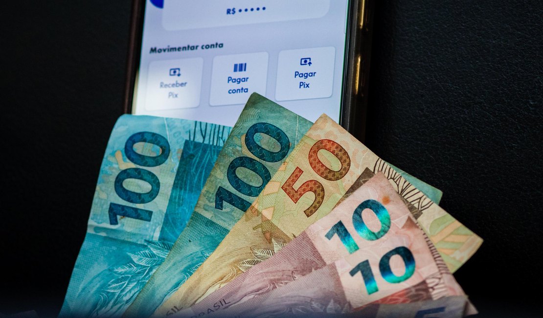 Governo do Estado antecipa salários de servidores para esta quarta-feira