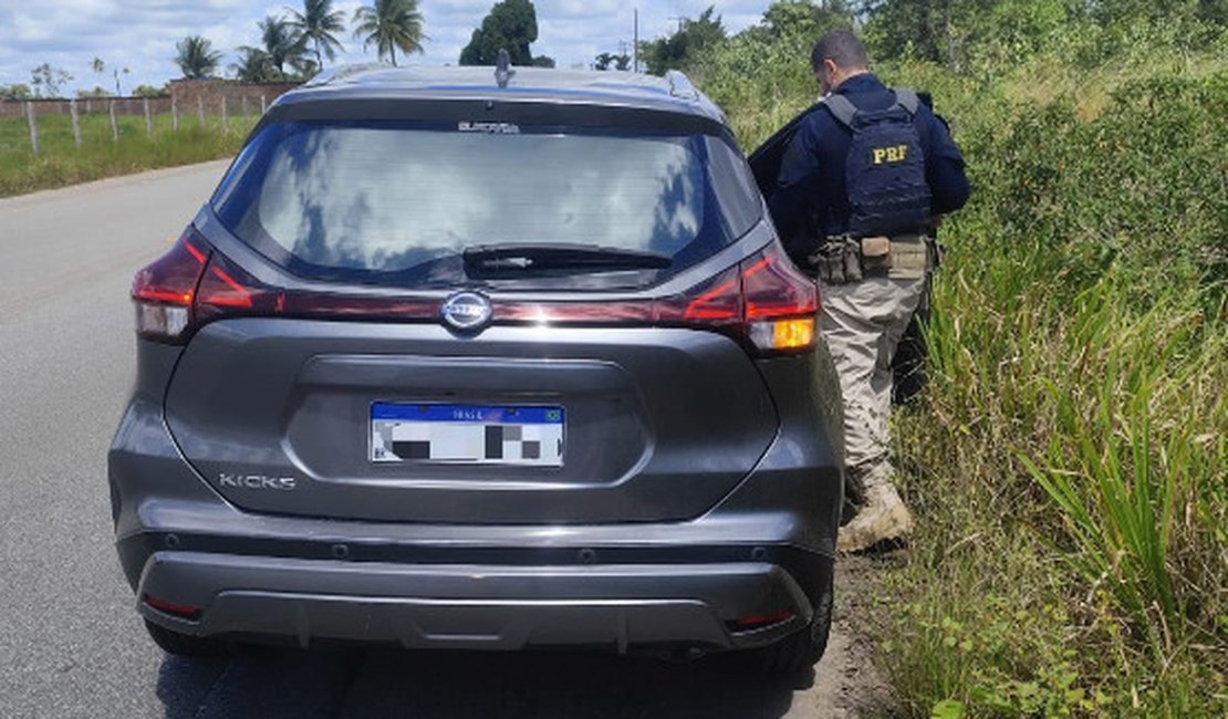 PRF prende homem com veículo roubado e sinais adulterados em Maribondo