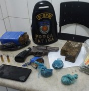 Suspeitos de tráfico de drogas são presos pela polícia em Maceió 