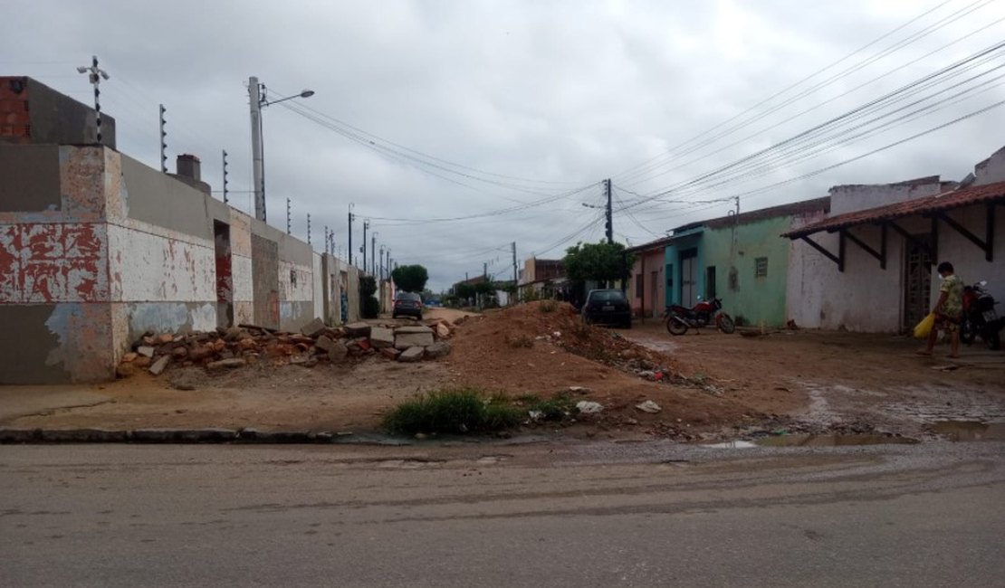 Moradores cobram calçamento de rua no Bairro Nova Esperança em Arapiraca