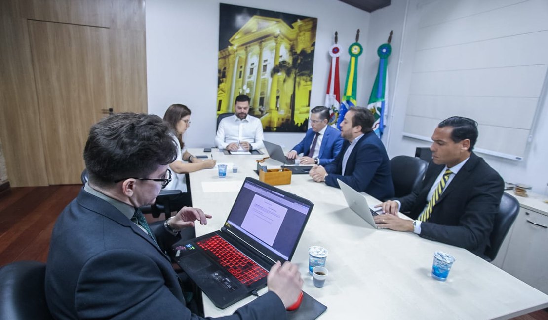 Câmara confirma convocação de novos servidores em reunião com promotora do MPE