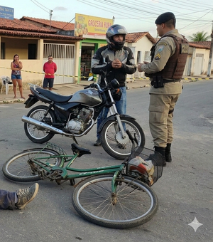 Colisão entre moto e bicicleta deixa idoso ferido no bairro São Luiz II, em Arapiraca