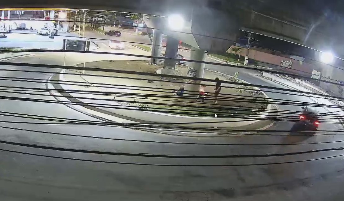 Polícia identifica adolescentes suspeitos de incendiar pertences de moradores em situação de rua em Maceió