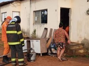 Incêndio é registrado em residência no conjunto Brivaldo Medeiros em Palmeira dos Índios