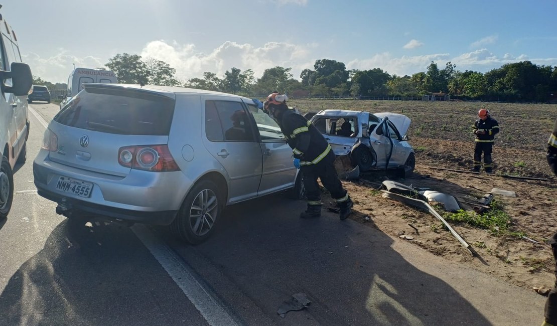 [Vídeo] Colisão entre dois carros deixa feridos na BR-316, em Atalaia