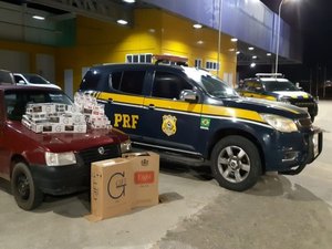 Cigarros contrabandeados são transportados em carro com placa de Alagoas em Sergipe