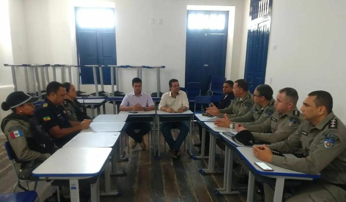 Comandante do 8º Batalhão faz reunião importante e bastante proveitosa visando combater possíveis ataques à escolas