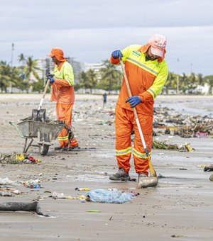 Desde janeiro, Desenvolvimento Sustentável recolheu mais de 3.400 toneladas de lixo nas praias da capital