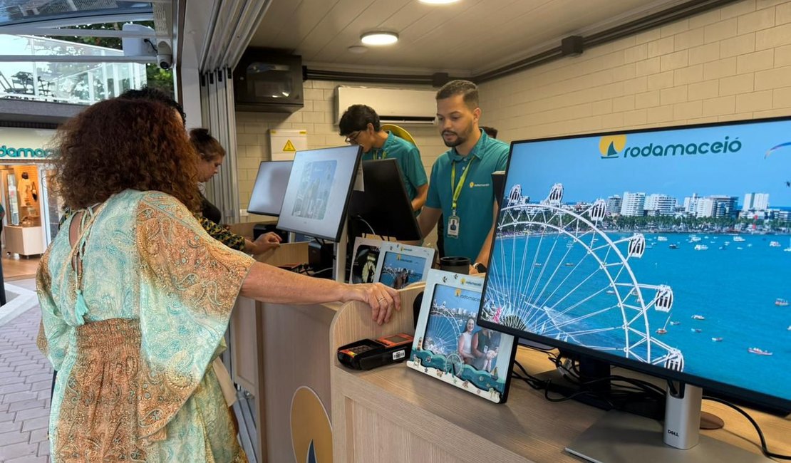 Primeira roda-gigante do Nordeste completa 1 mês de operação oficial e movimenta turismo em Maceió