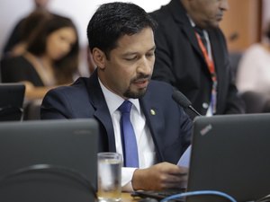 Rodrigo Cunha pede que Tribunal de Contas apure política de preço dos combustíveis