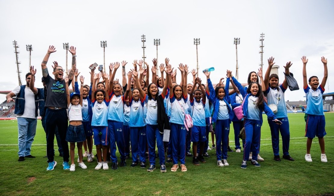 Projeto Jovem Torcedor leva alunos da rede pública municipal ao Rei Pelé em dia de vitória do CSA