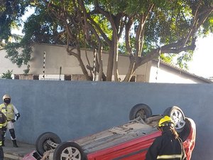 Motorista por aplicativo fica ferido após colidir com viatura do Ronda no Bairro