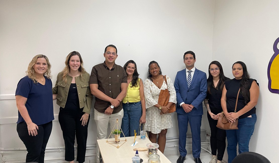 Cibele Moura dialoga com representantes dos food trailers e defende melhores condições para setor