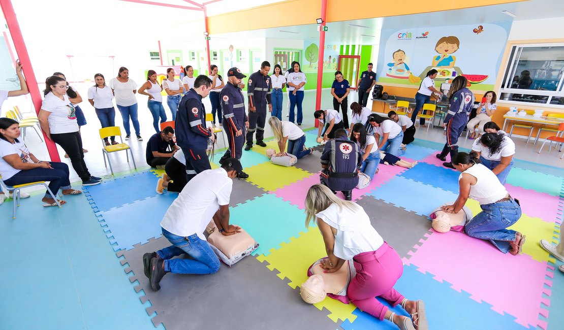 Mais de 1.200 profissionais foram capacitados com noções de primeiros socorros