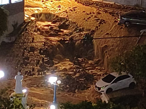 Enxurrada atinge Centro Histórico de Piranhas durante fortes chuvas