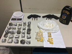 Polícia Militar apreende revólveres e drogas no Benedito Bentes, em Maceió