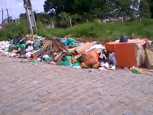 Moradores e Prefeitura divergem sobre coleta de resíduos em Fernão Velho