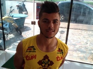 Tcharles, atacante do Genus, pode reforçar alvinegro. Lateral  e atacante pedem desligamento