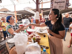Deputada Gabi Gonçalves entrega Placa de Patrimônio Cultural e Imaterial de Alagoas à tapioca da Dona Rosa, em Rio Largo
