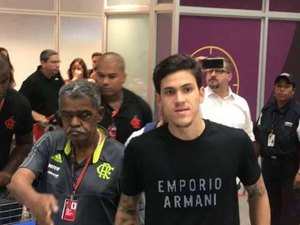 Pedro chega ao Rio para assinar com o Flamengo: 'Faltam detalhes'