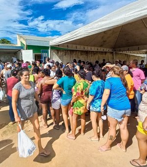 Prefeitura continua nesta quinta (6) distribuição de 30 toneladas de peixes para famílias de Palmeira