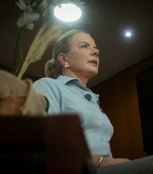 Gleisi defende minirreforma ministerial para Lula “arrumar governo”