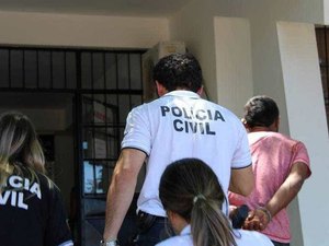 Professor preso em operação contra pedofilia filmava alunas