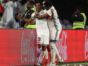 Mundial de Clubes: Ex-Corinthians marca, Al Jazira vence e pode encarar o Real Madrid