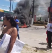 Mães de autistas interditam avenida na Cambona para cobrar direito à educação para os filhos